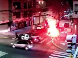 Un hombre incendió un contenedor de basura en Parque Chacabuco, una cámara lo filmó y quedó detenido