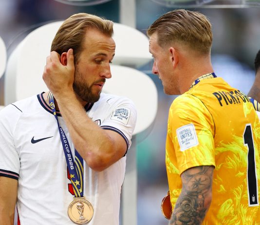 Un lector de labios reveló el lamento de Harry Kane en plena goleada ante Francia en el Mundial: la frase que involucró a la Argentina
