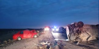 Un micro con 16 niñas que volvían de un partido de fútbol chocó contra un auto en Córdoba y dejó dos muertos