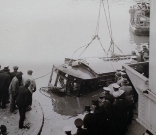 Un puente levantado, una niebla espesa y un tranvía que nunca pudo frenar: la tragedia que dejó más de 50 muertos en el Riachuelo