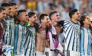 Una leyenda de Inglaterra habló de los futbolistas argentinos: “Jugué con Verón, Tévez y Heinze, se hacen los duros pero son unos gatitos”