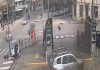Video: chocó un auto, atropelló a dos peatones y quedó detenida por manejar con una licencia trucha