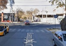 Borracha y con la licencia inhabilitada, chocó contra un patrullero en Mendoza