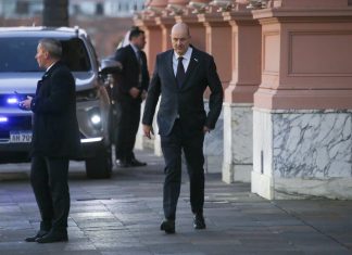 Con la participación de Sturzenegger, la mesa política ajusta la agenda legislativa y ordena la comunicación
