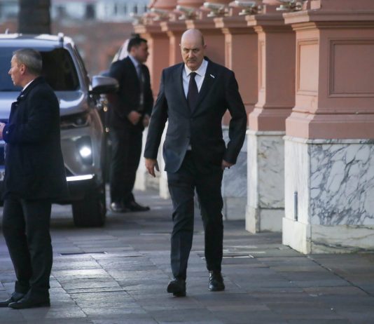 Con la participación de Sturzenegger, la mesa política ajusta la agenda legislativa y ordena la comunicación