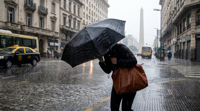 Diluvia en el AMBA y llega el frío: el pronóstico para los próximos días