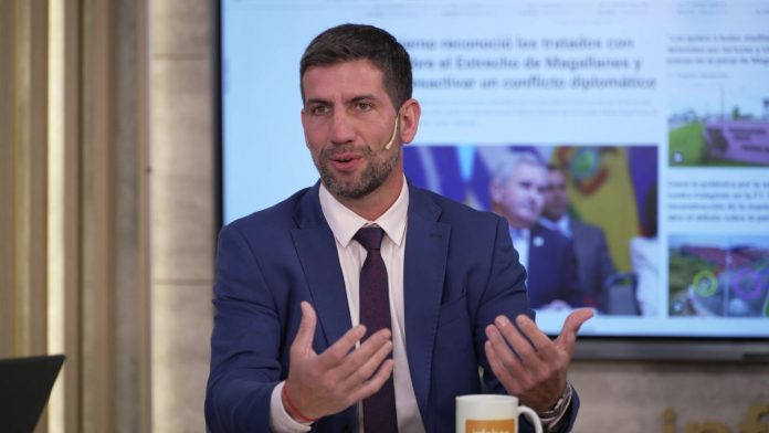 El diputado Manuel Quintar dijo que “cierran empresas ineficientes, pero se abren nuevas” y negó “fórmulas mágicas”