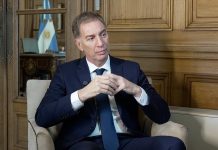 El Gobierno replicó a Quintela tras la amenaza de expropiaciones si el peronismo vuelve al poder: “Les dice a los argentinos ‘queremos que sigan pobres’”