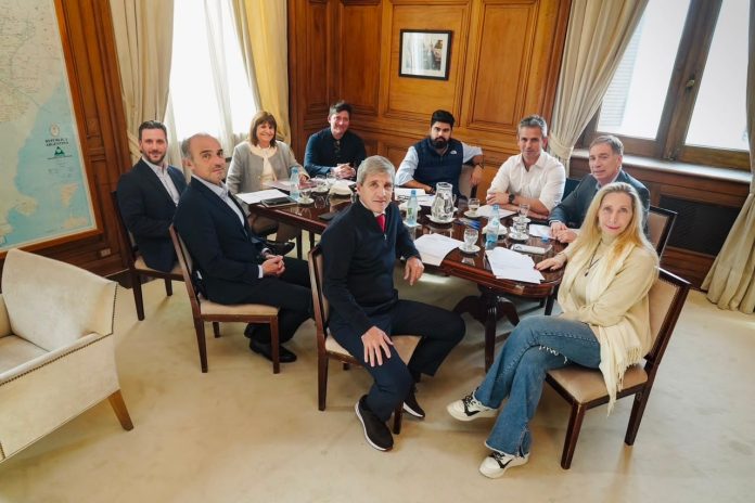 El Gobierno vuelve a reunirse para analizar la estrategia legislativa y mira con cautela la actitud del PRO