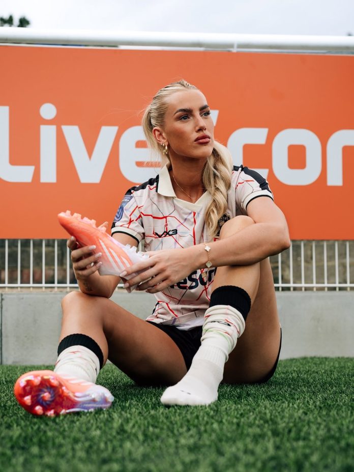 El golazo de volea de Kelci Rose Bowers, la pareja de Marcos Senesi, en su debut en su nuevo club