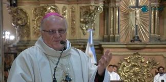En su primera misa como nuncio, Banach transmitió dos mensajes de León XIV antes de la histórica visita al país