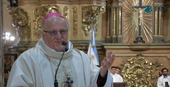 En su primera misa como nuncio, Banach transmitió dos mensajes de León XIV antes de la histórica visita al país