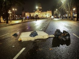 Gases, piedras y patrulleros destrozados: las imágenes y los videos de los incidentes en el Congreso