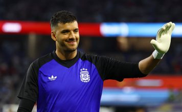 Gerónimo Rulli viaja a Manchester para la revisión médica: firmará contrato por dos años en el club de la Premier League