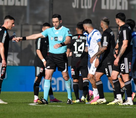 La AFA suspendió a los árbitros Nazareno Arasa y Diego Ceballos tras la polémica en el partido Riestra-Velez