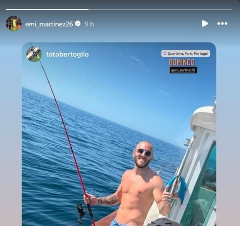 La foto del Dibu Martínez mientras disfruta de sus vacaciones que causó furor en las redes y recordó su otra gran pasión