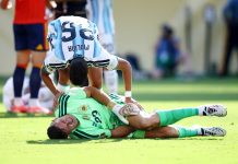 La nueva regla que evalúa la IFAB para evitar los tiempos muertos encubiertos detrás de las lesiones fingidas de los arqueros