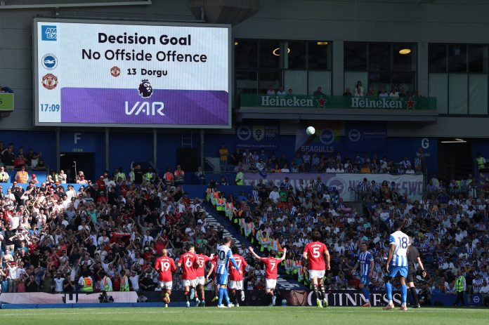 La Premier League abre la “caja negra” del arbitraje: las tres inéditas medidas que tomará
