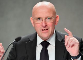 Las revelaciones de Domenico Giani, el hombre que cuidó a tres papas: “Francisco era el más difícil de custodiar”