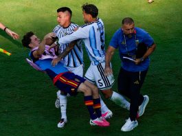 Paredes recibió una de las sanciones más severas en la historia de los Mundiales: el antecedente de Luis Suárez y cuándo volvería a jugar