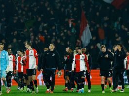 Pirotecnia, 7 heridos y 20 minutos de interrupción: así un club de los Países Bajos vetó a sus propios hinchas