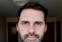 Quién es el docente universitario que dijo que su esposa murió por la explosión de un celular y ahora fue detenido por femicidio