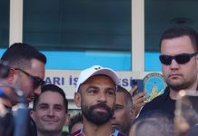 Tras su despedida de Liverpool, Mohamed Salah aterrizó para firmar en su nuevo club y tuvo un masivo recibimiento en el aeropuerto