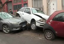 Una mujer alcoholizada chocó con su auto a cuatro vehículos estacionados en el barrio porteño de Flores