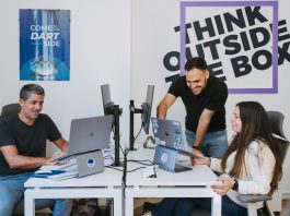 Vendía jazmines a los 6 años y hoy dirige una empresa que tuvo a Google como cliente