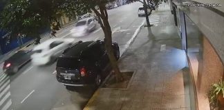 Video de un impresionante choque en Coghlan con una camioneta que iba de contramano