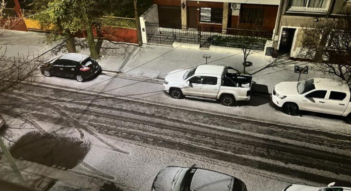 Así fue la inusual caída de graupel que tiñó de blanco a Bahía Blanca en pleno septiembre