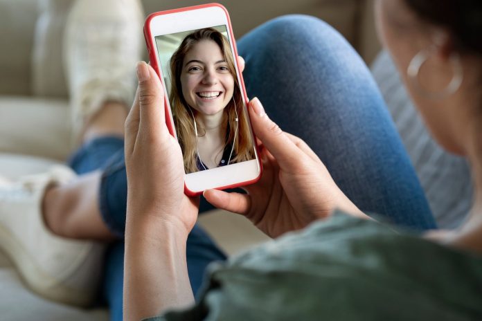 Deepfake: cómo identificar si hay alguien disfrazando su identidad en una videollamada