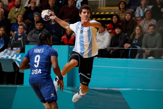 Diego Simonet era el “Messi del handball”, sufrió la soledad, se retiró y armó una app para conectar personas