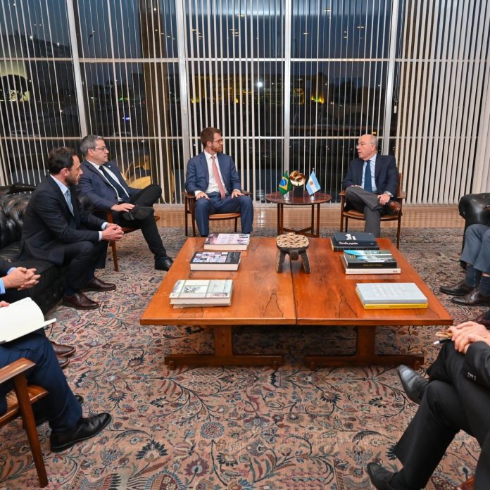 Diputados opositores viajaron a Brasil para recomponer el vínculo con Lula y abrir un canal de diálogo
