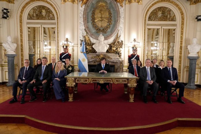 Economía, Malvinas, Congreso: la realidad desinfla la apuesta libertaria a la pelea en blanco o negro