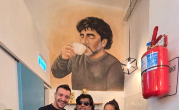 El periodista al que su papá y Maradona se le aparecieron en un sueño y fundó un café en homenaje al Diez: “Nos sentimos bendecidos”