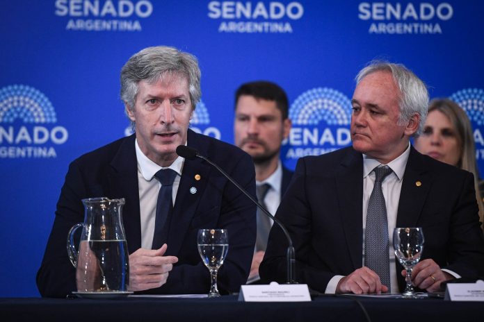 El peronismo pidió citar en forma “urgente” al presidente del Banco Central por el traslado de oro al exterior