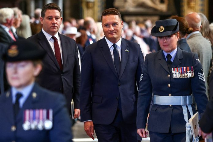 El secretario de Defensa del Reino Unido afirmó que están preparados para defender militarmente las Malvinas ante una acción argentina