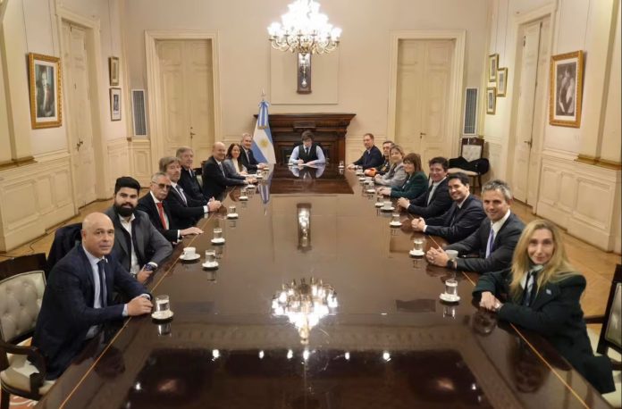 Javier Milei reúne al Gabinete antes de enviar el proyecto sobre Malvinas al Congreso: la posible reunión con Trump