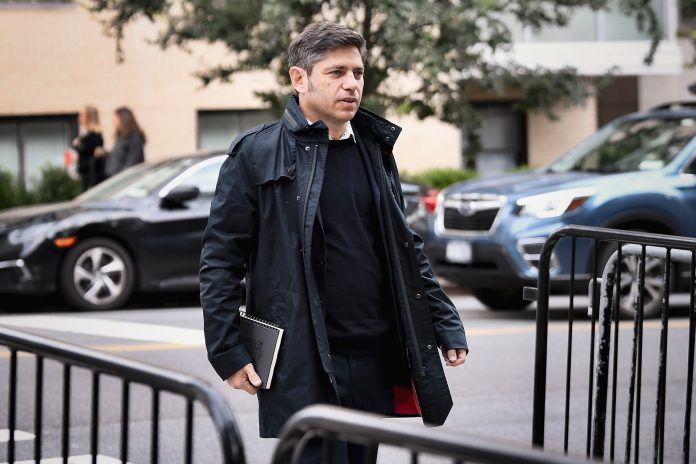 Kicillof cerró su paso por Nueva York: buscó despejar dudas ante fondos de deuda y evitó hablar de candidaturas