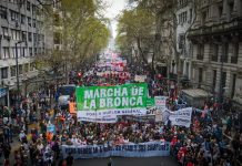 La izquierda se movilizó en la Marcha de la Bronca: “El amor vence al odio, pero mejor es la huelga general”