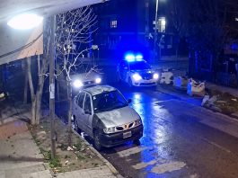 La Matanza: dos delincuentes escapaban en una moto robada, chocaron contra un patrullero y uno murió atropellado por otro móvil