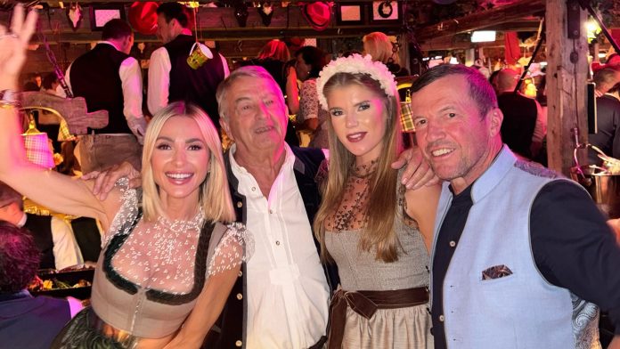 Las curiosas fotos de Lothar Mattähus y su novia de 27 años Theresa Sommer en el Oktoberfest: “Estaban acaramelados”