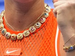 Las joyas de 127 quilates con gemas de colores que lució la número 1 del tenis Aryna Sabalenka durante un partido del US Open