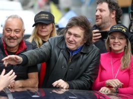 Milei adelanta la campaña en PBA: desembarcará con Santilli en Bahía Blanca y les preparan un acto partidario