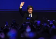 Milei aprovechó el viaje a Misiones para consolidar LLA como opción para el 2027 pero tuvo que esquivar una protesta