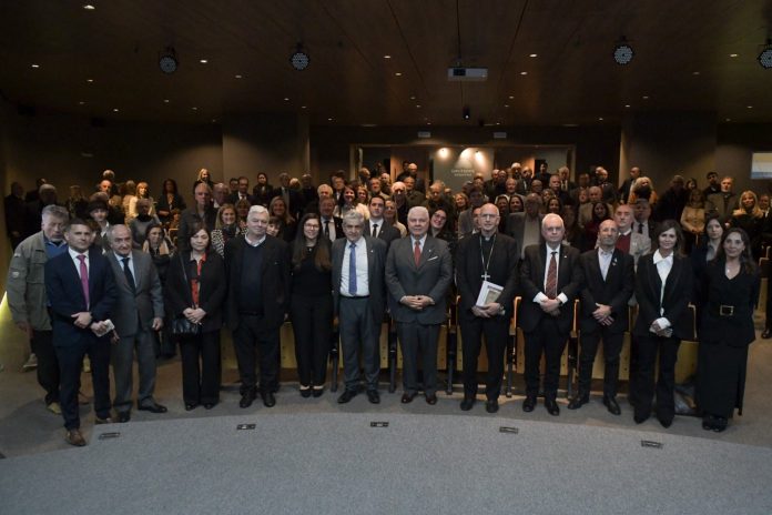 Presentaron el libro «Larrabure, voces para el reencuentro» en el Congreso de la Nación