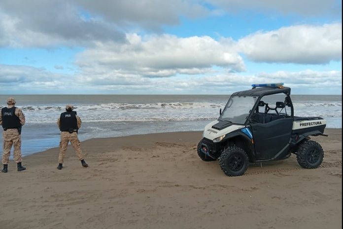 Santa Teresita: desesperada búsqueda de dos kayakistas que se metieron al mar en medio de un temporal