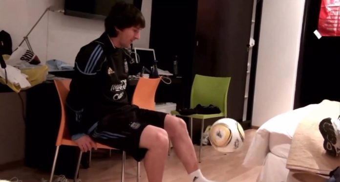 Se conoció un increíble video inédito de Lionel Messi haciendo malabares con la pelota durante una concentración del Mundial 2010: “Tiene un imán en los pies”