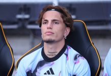Se lo disputaron España y Argentina, lo señalaron como sucesor de Messi y hoy no tiene minutos en su club: el incómodo momento de Garnacho